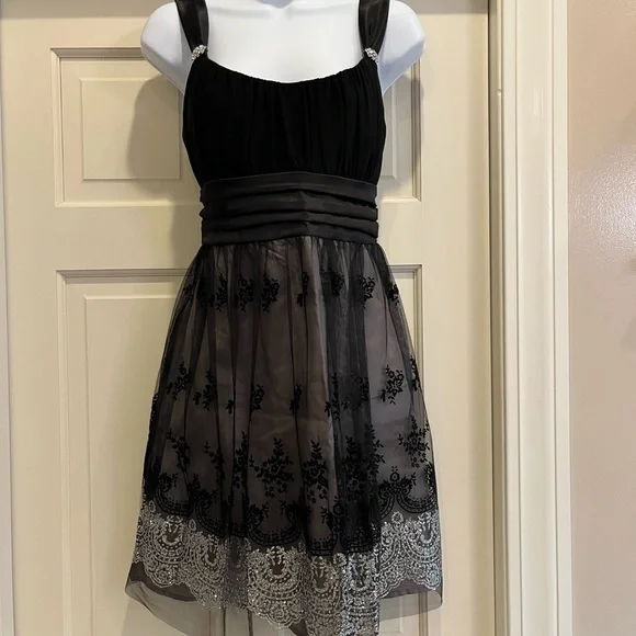 Gorgeous black knee length dress with sparkle design around the skirt. - Picture 1 of 7